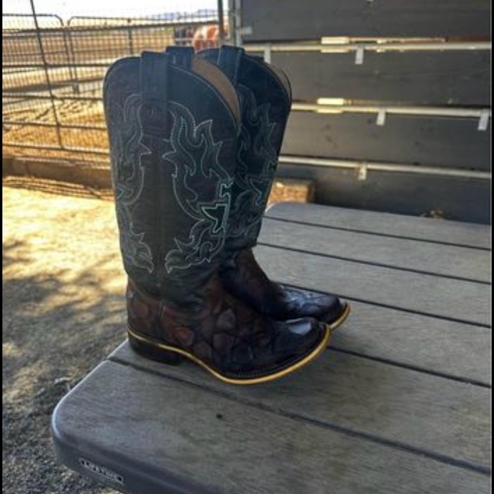 Women’s size 5.5 tin haul cow girl boots